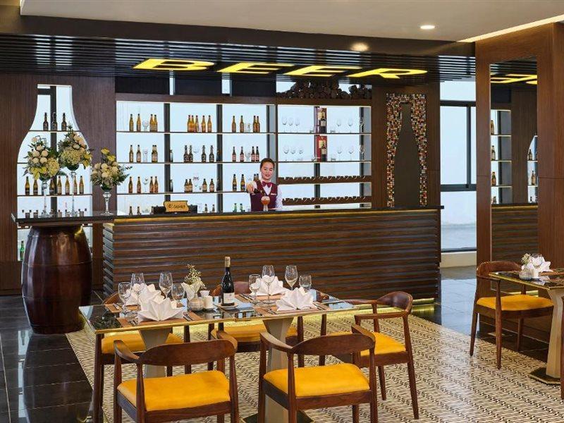 Senna Hue Hotel Luaran gambar The bar at the restaurant