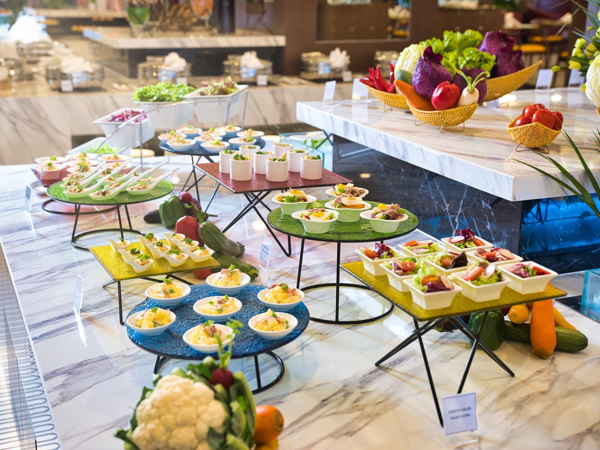 Senna Hue Hotel Luaran gambar A buffet at a hotel