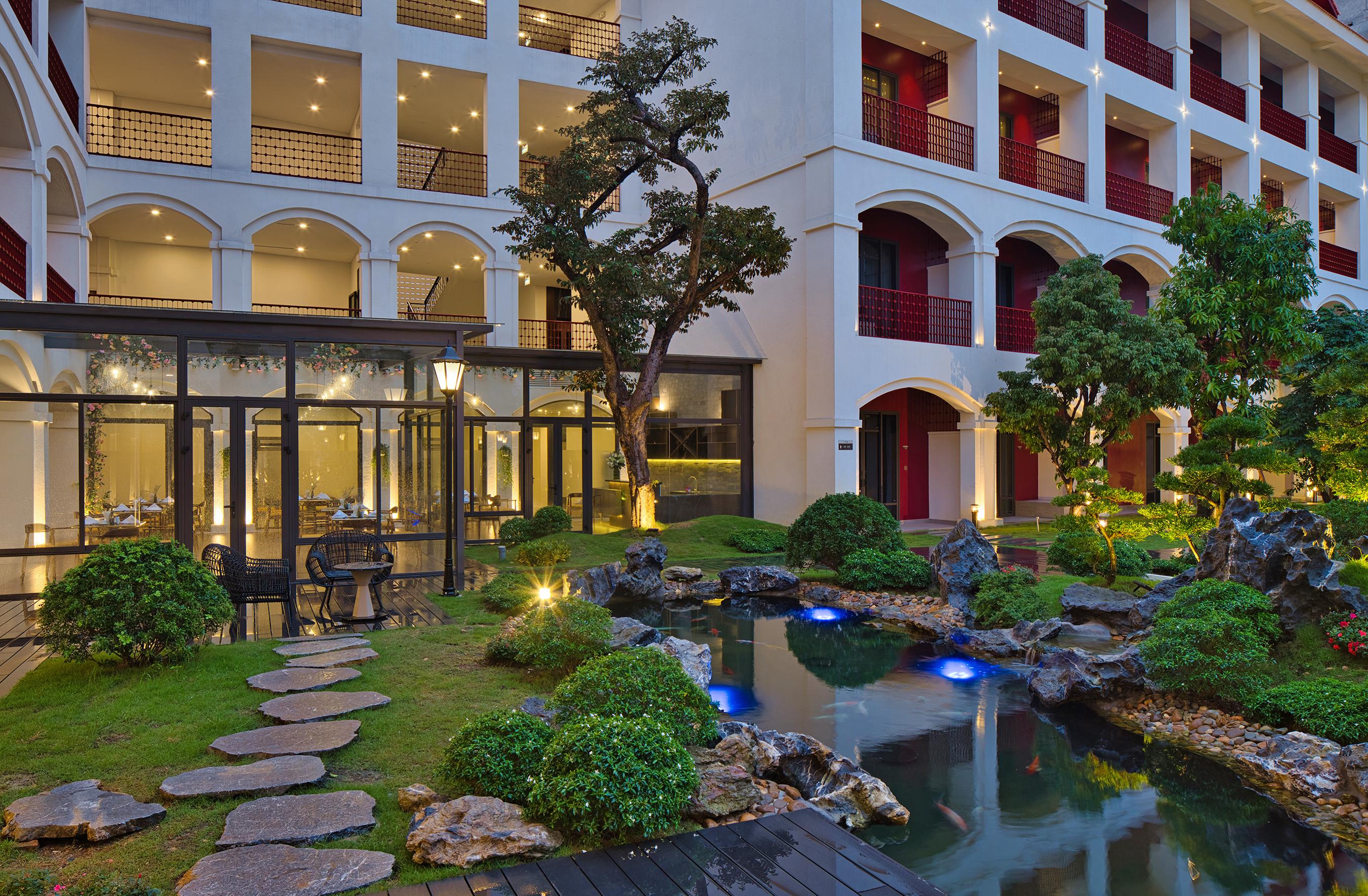 Senna Hue Hotel Luaran gambar The hotel's courtyard