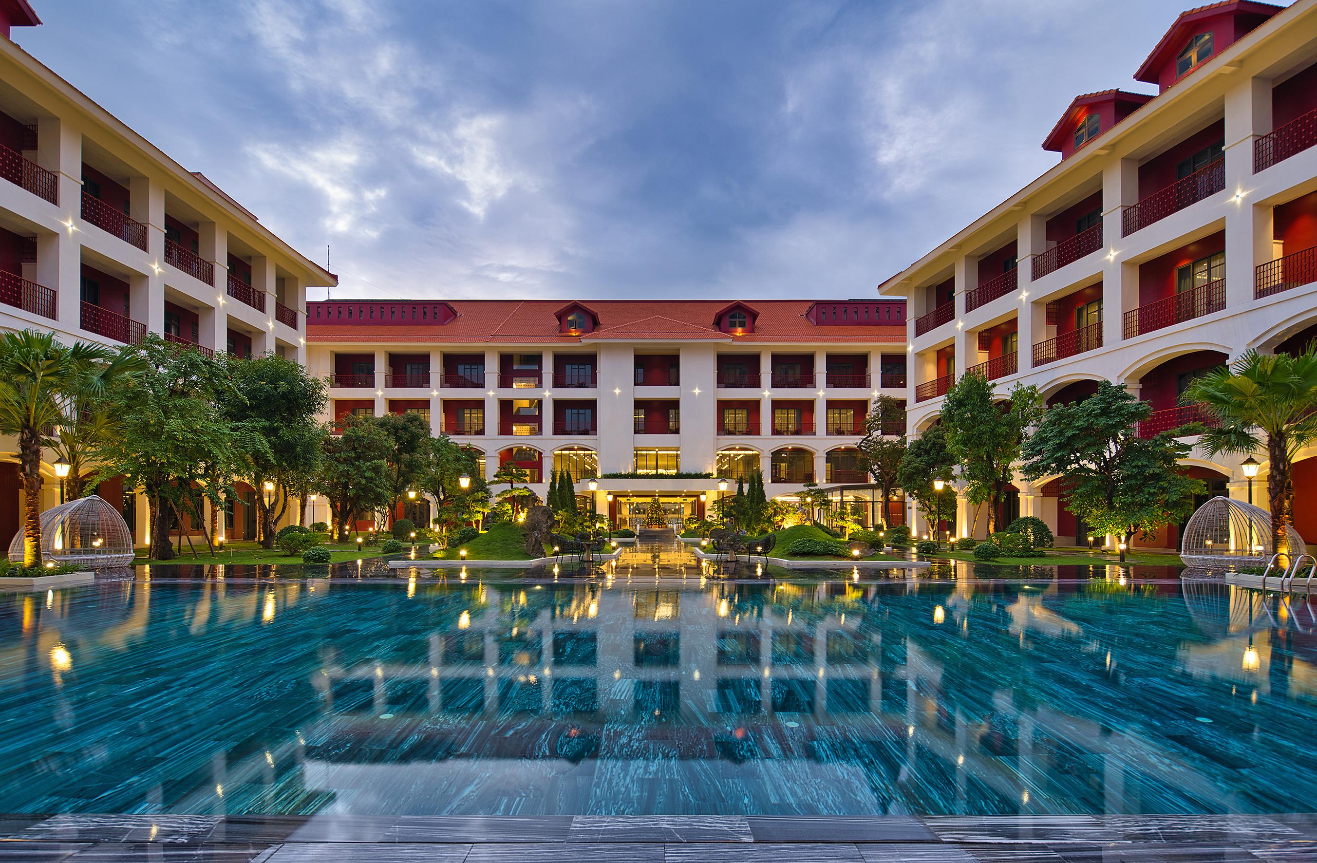 Senna Hue Hotel Luaran gambar The hotel's main pool