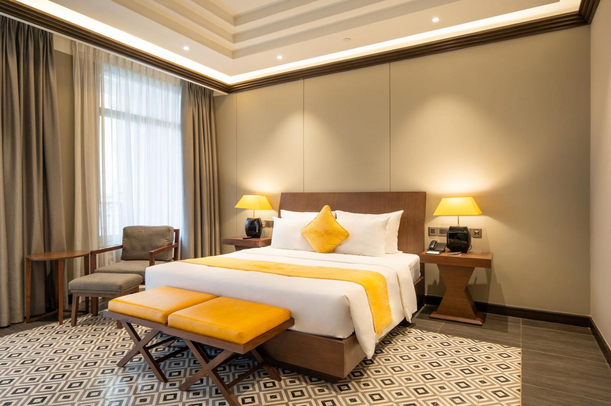 Senna Hue Hotel Luaran gambar A bedroom at the hotel