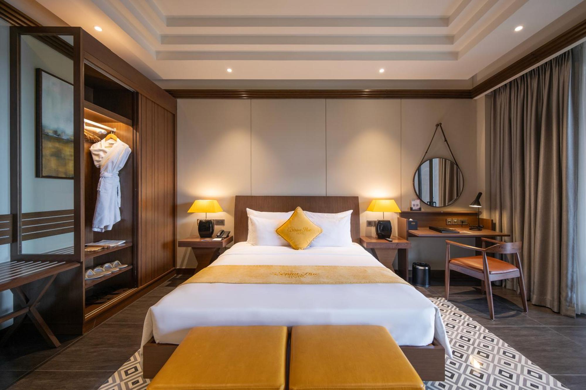 Senna Hue Hotel Luaran gambar A bedroom at the hotel