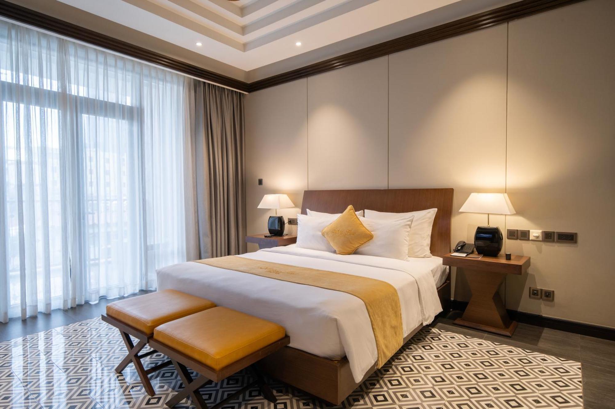 Senna Hue Hotel Luaran gambar A bedroom at the hotel
