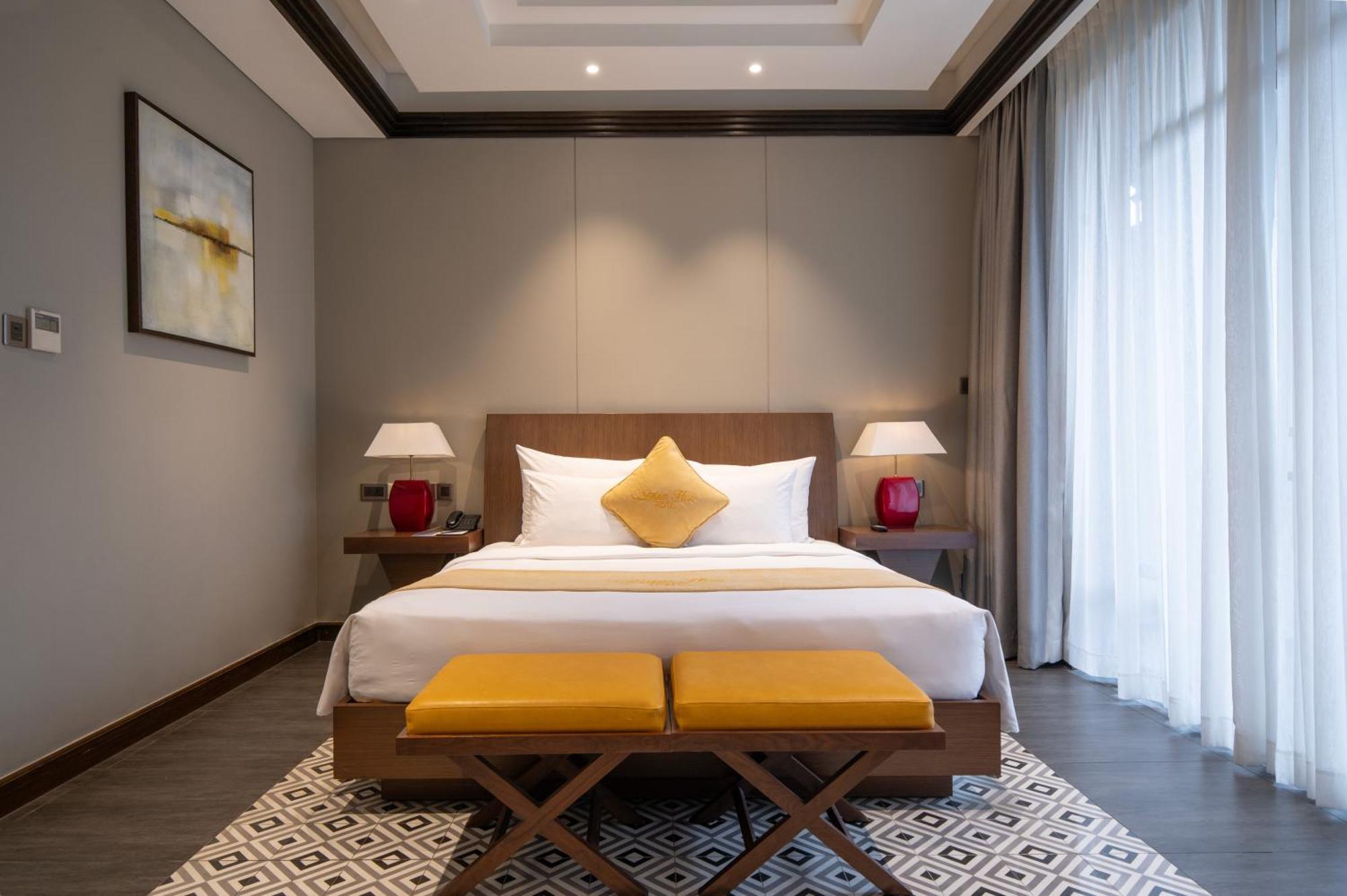 Senna Hue Hotel Luaran gambar A bedroom at the hotel
